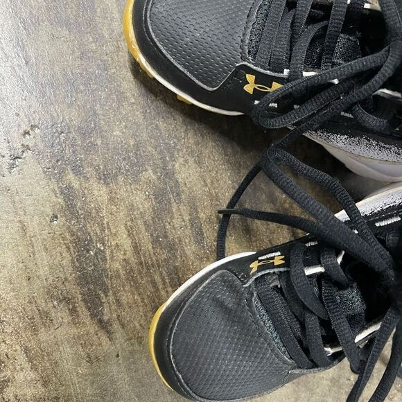 Under Armour football cleats - Picture 2 of 5